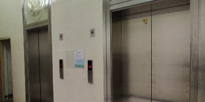 “高龄”电梯换新，小区居民安心